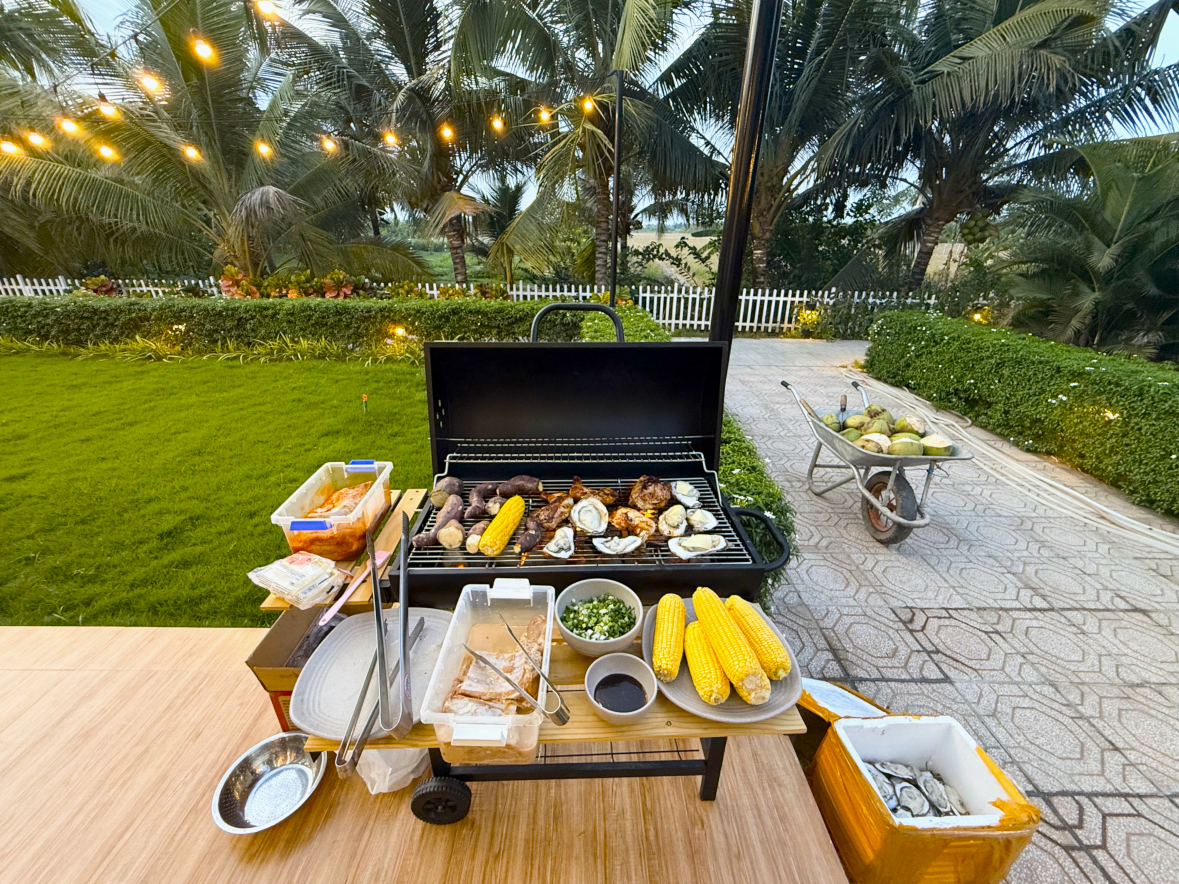 Mở tiệc BBQ tại Go Cong Hideaway