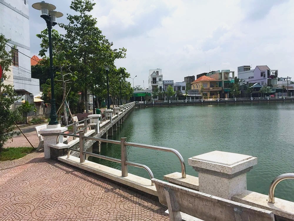 Ao Trường Đua
