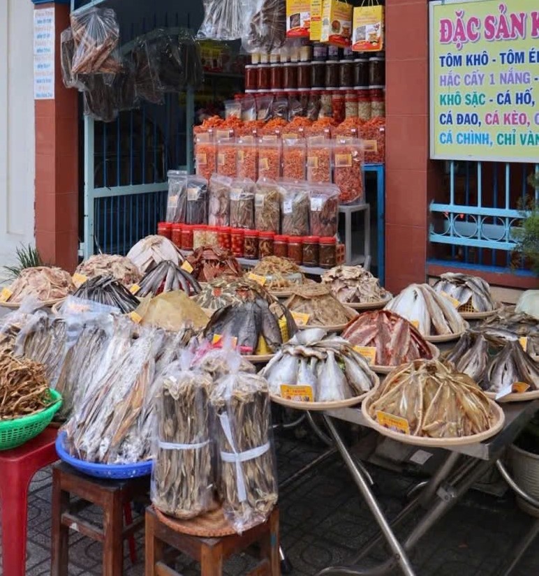 Đặc sản khô cá dứa và tôm khô Gò Công