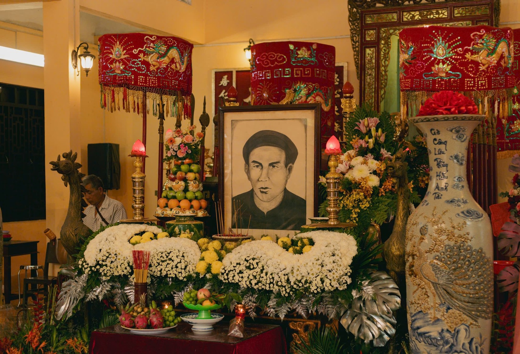 Bàn thờ anh hùng dân tộc Trương Định